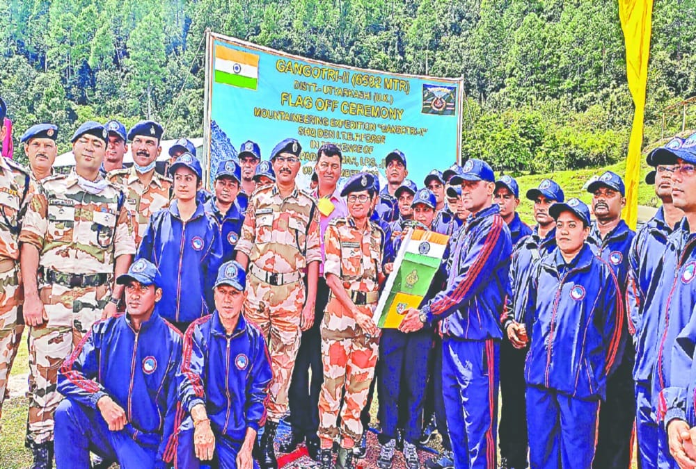 Uttarkashi: ITBP team Gone for climb on Gangotri-2 iceberg