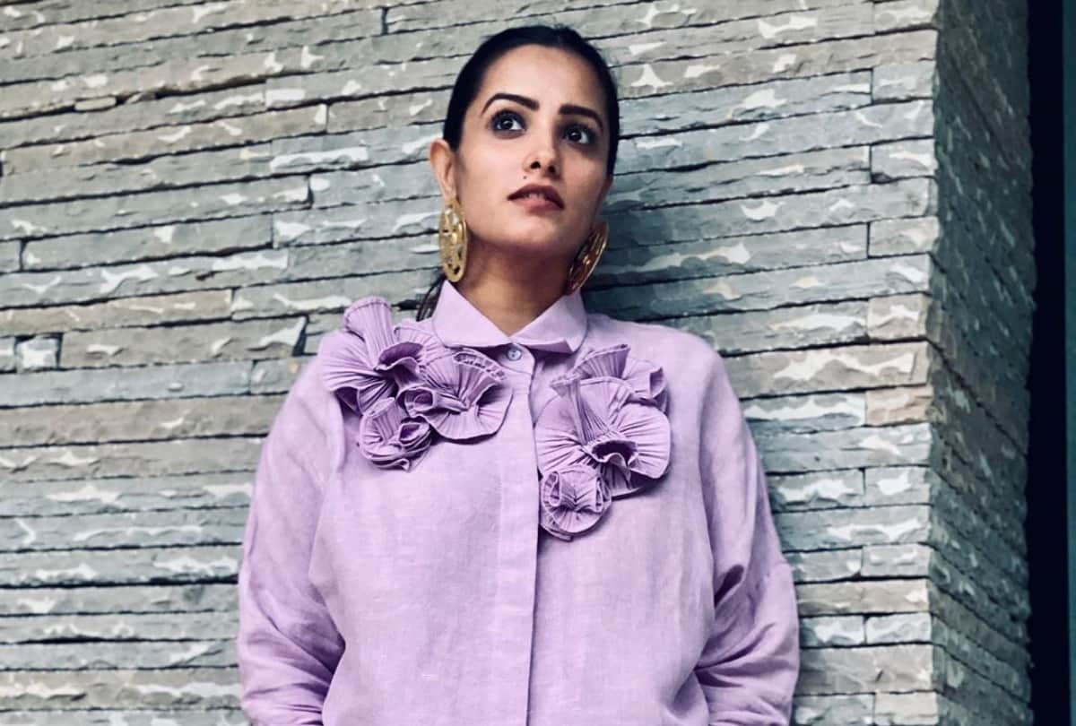 anita hassanandani shares her stylish pic in kaftan dress to purple shirt