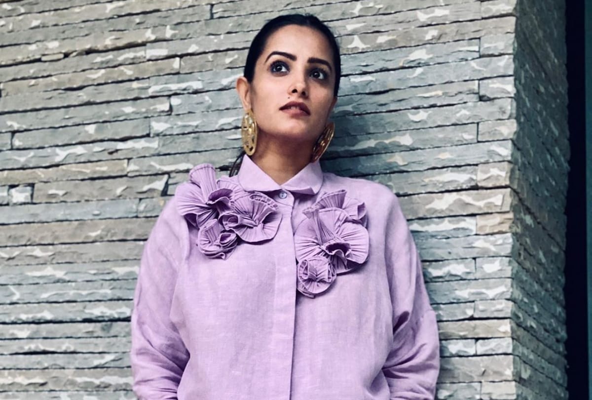 anita hassanandani shares her stylish pic in kaftan dress to purple shirt