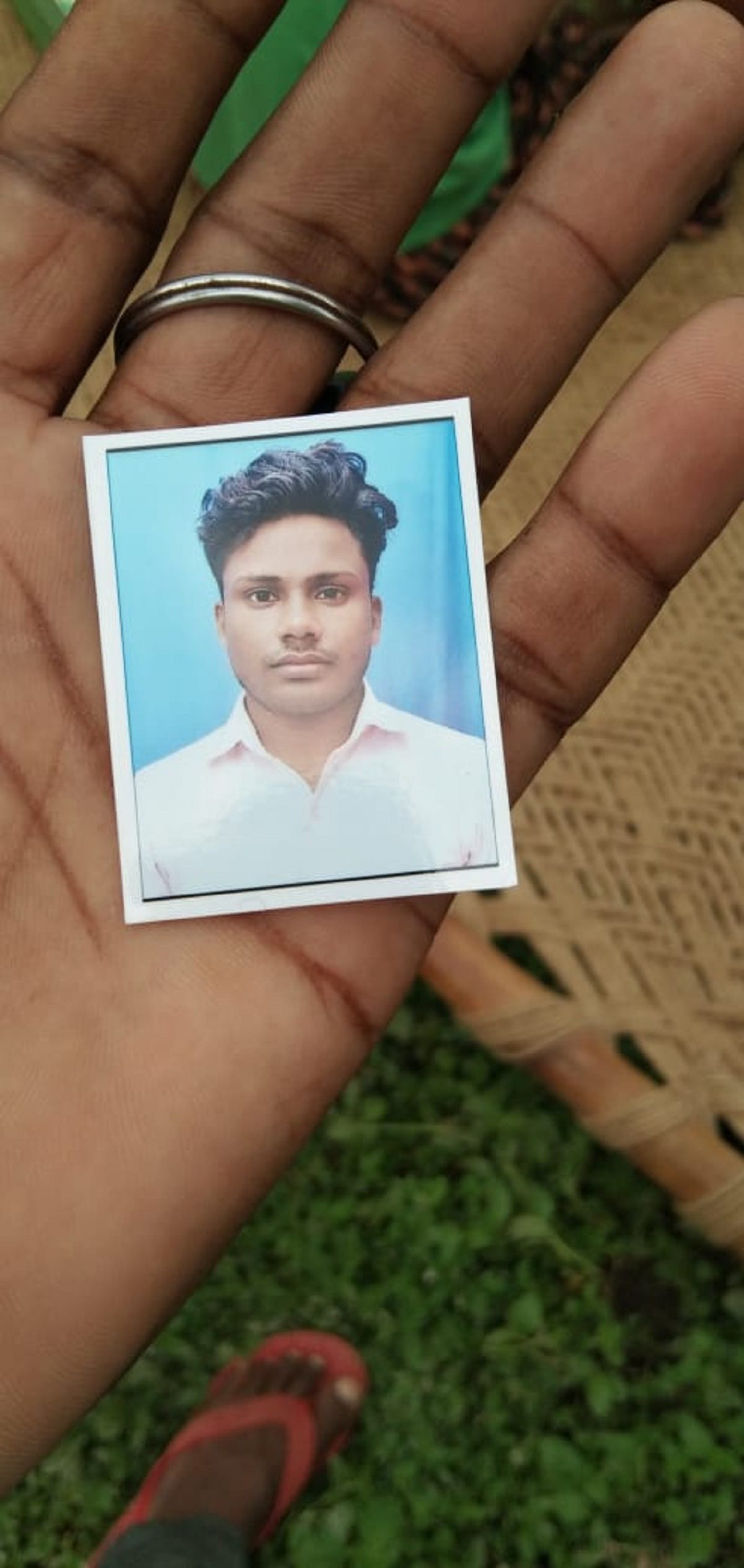 Boyfriend killed after caught with girlfriend first tied lover to a tree and beat him mercilessly in azamgarh up