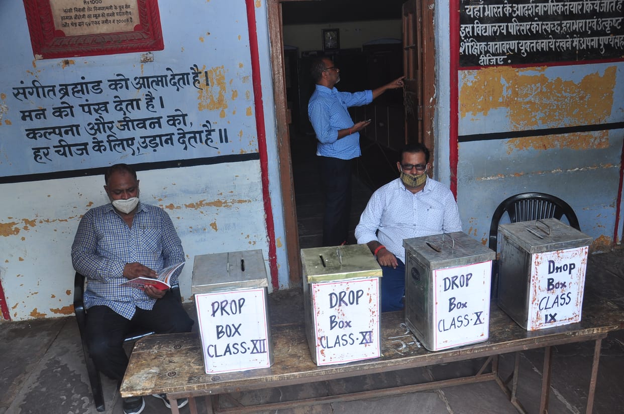 Students get answer drow Drop box