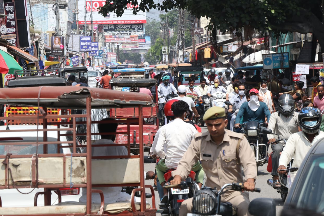 The entire market opened on Wednesday on weekly captivity