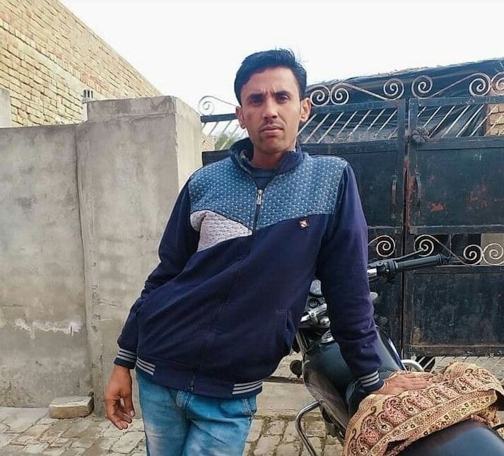 Dead body of animal trader found on road, family charged with murder