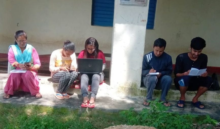 Children are unable to read online classes due to communication services