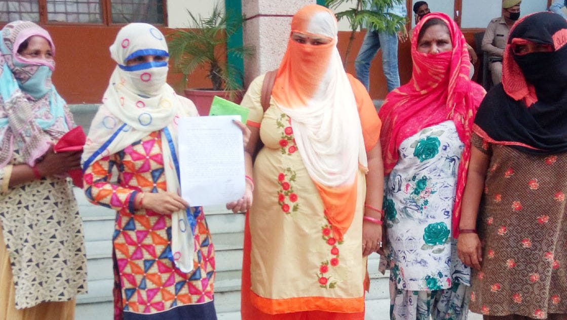 Cash and jewelry were cheated by women in the name of PM's residence