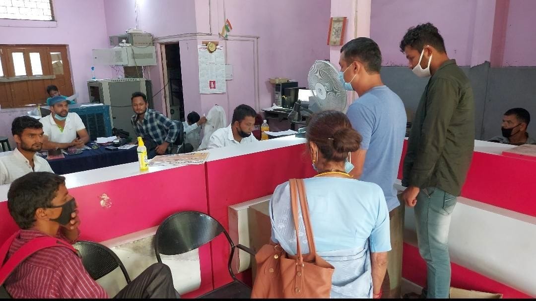 up daakaghar mein saat maheene se aadhaar kaard nahin bana