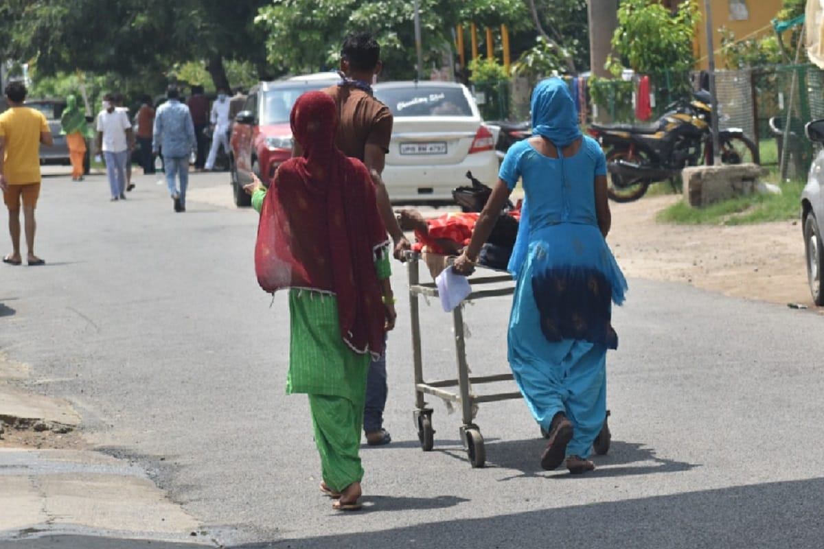 Meerut News in Hindi: Patients are not getting arrangements in the Medical College of Meerut