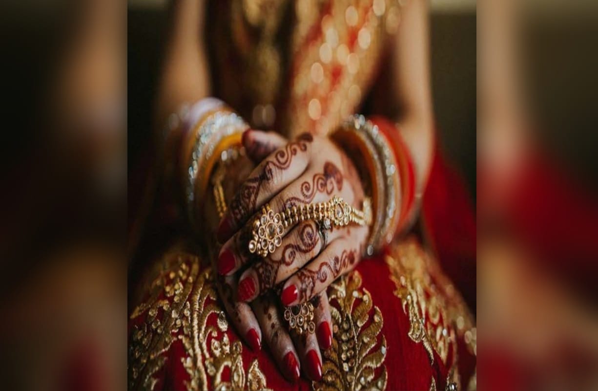 A girl has injured herself after break up relationship in Meerut