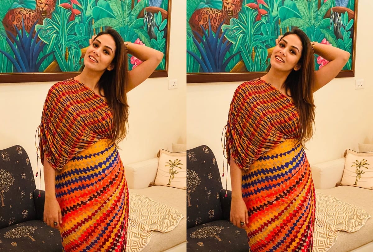 Mira Rajput Looks Gorgeous in Red and Pink Colorblocked Shirt, Photo Goes Viral