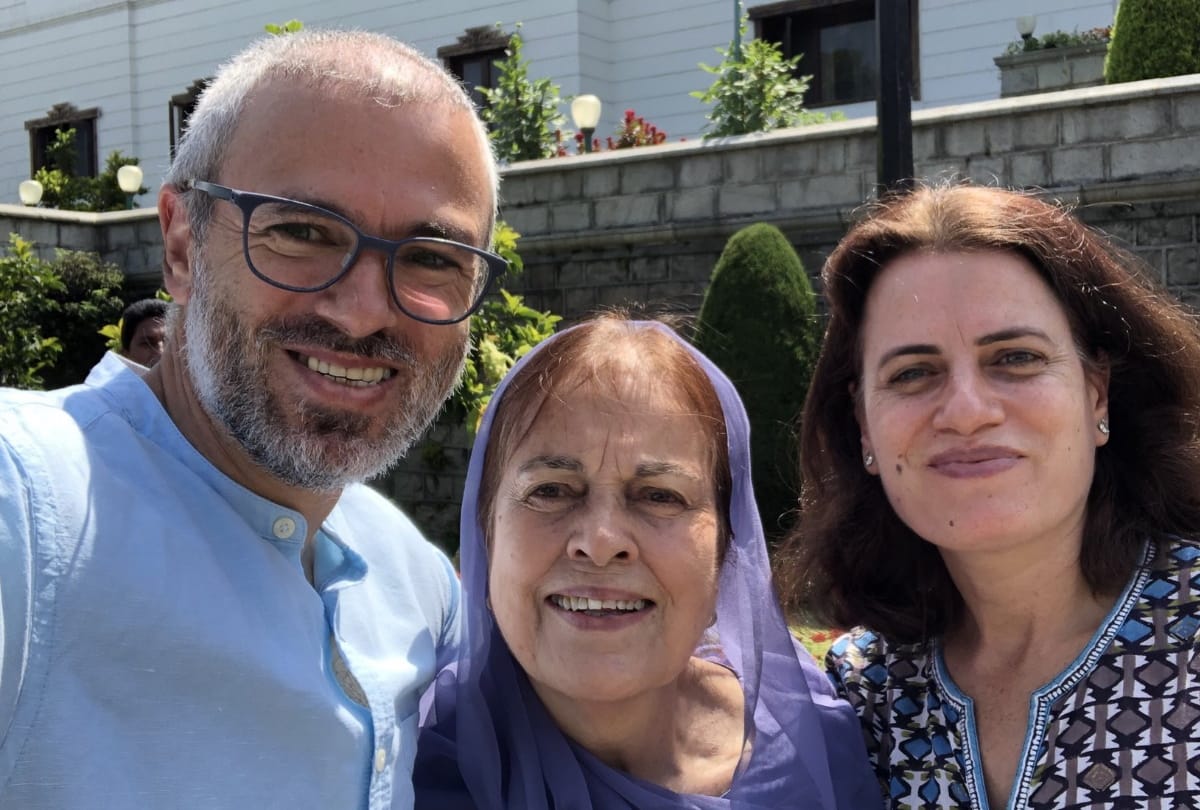Former jammu kashmir cm omar abdullah writes letter to state administration to vacate hi house on own will