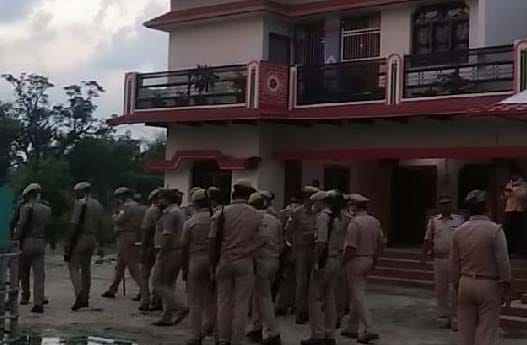 A raid in search of the one who threatened cabinet minister Moti Singh