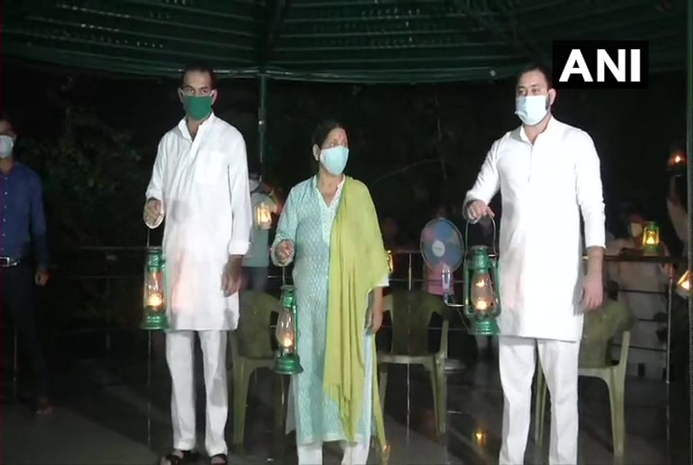 RJD leaders Tejashwi Yadav, Rabri Devi participated in a protest against the central government 9 minutes at 9 pm