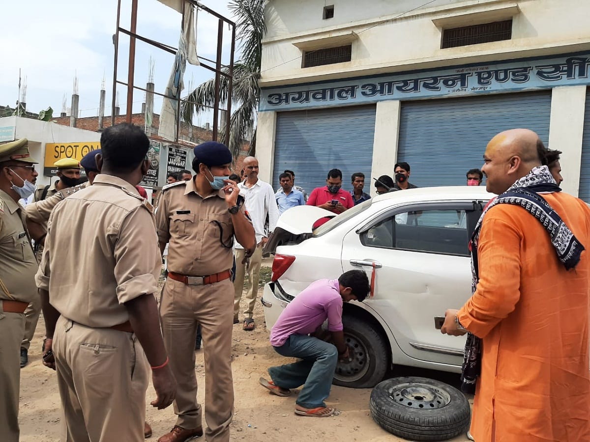 Dumper hit car of purohit brother in law car who case file against Bahubali mla vijay mishra