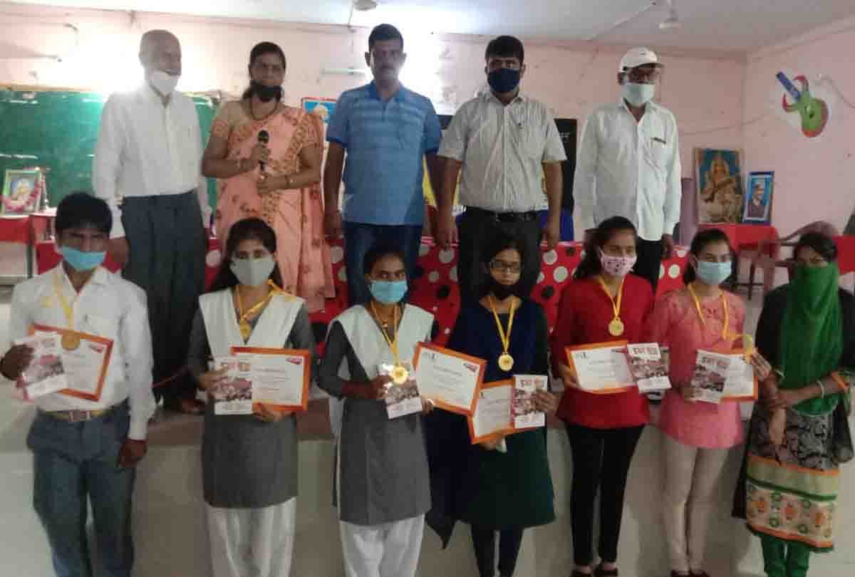 Amar Ujala: High School and Intermediate Topper Students Honored