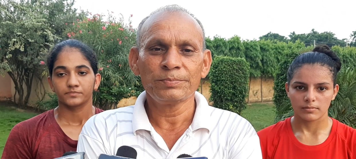 boxer, prize money, waited