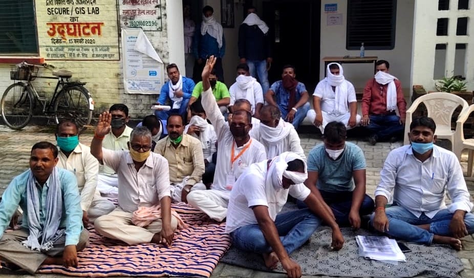 Pradhans of Azmatgarh sits on indefinite strike
