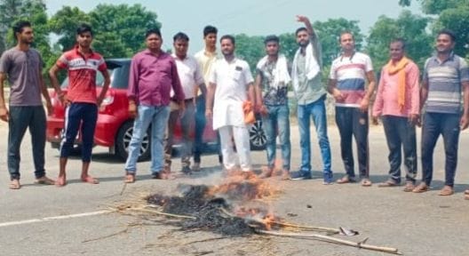 the karni army fired efigy of leader os shivsena sanjay rawat