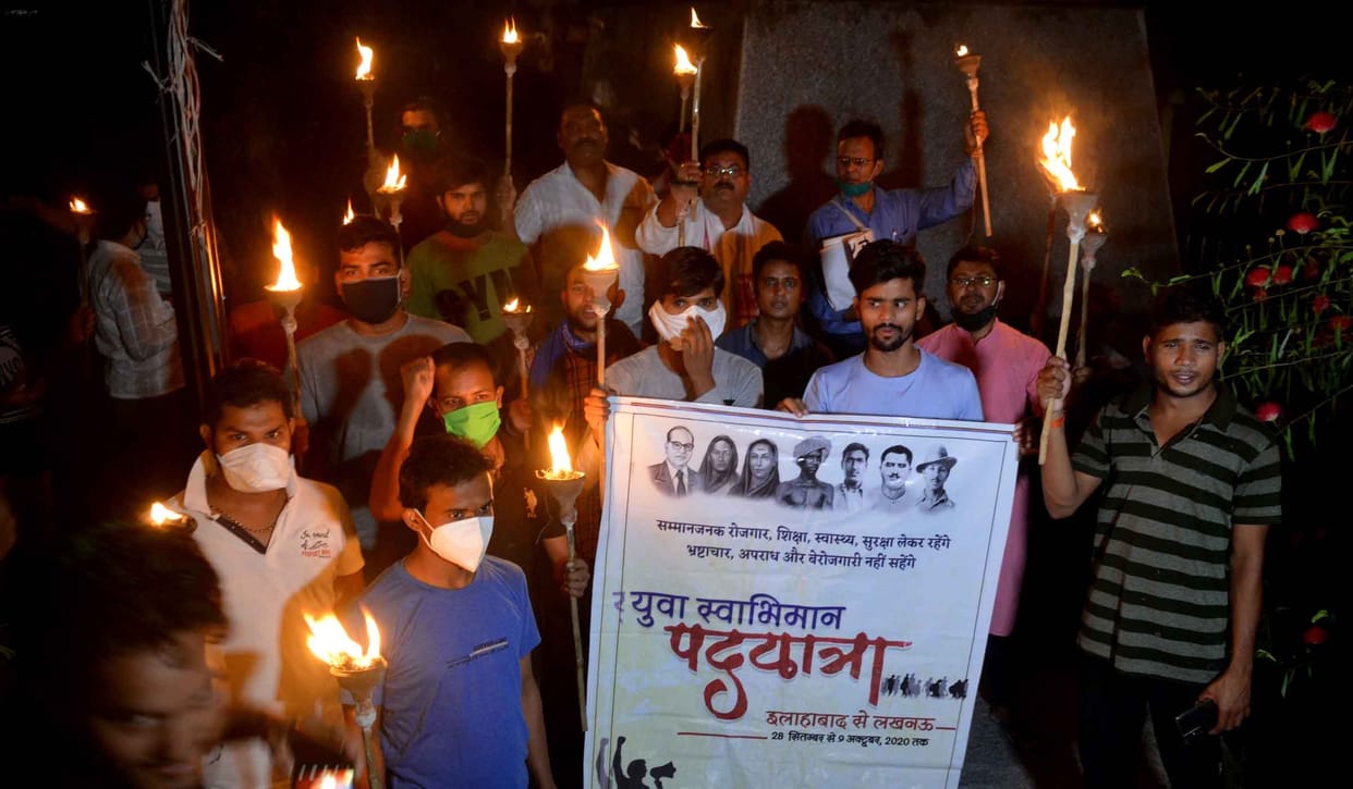 Prayagraj News Allahabad youth demonstrated for jobs against yogi government