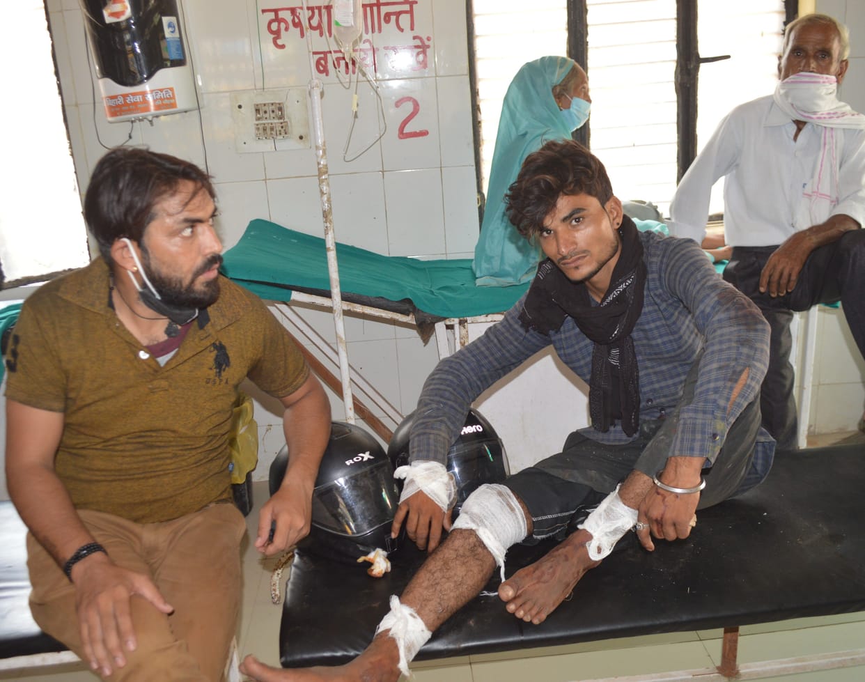 Hathras: Four injured in roadways bus and canter collision