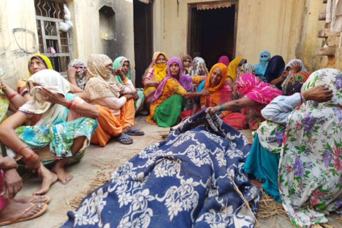 Three people died from drinking poisonous liquor in Meerut and Baghpat