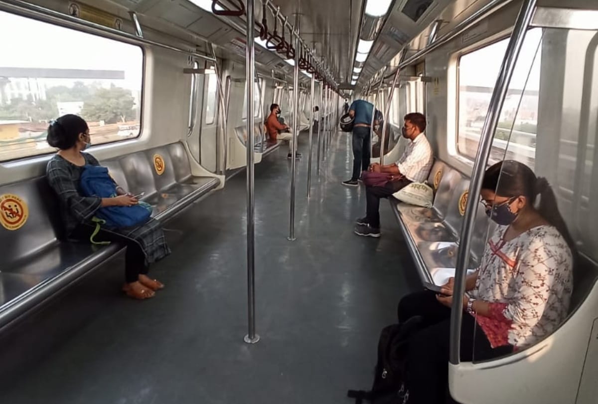 one passengers on track delay in services from Tilak Nagar to Karol Bagh on Blue Line