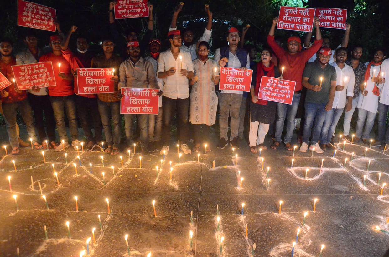 Allahabad University News sawajwadi chhatra sabha demonstration over unemployment issue Student Union Prayagraj
