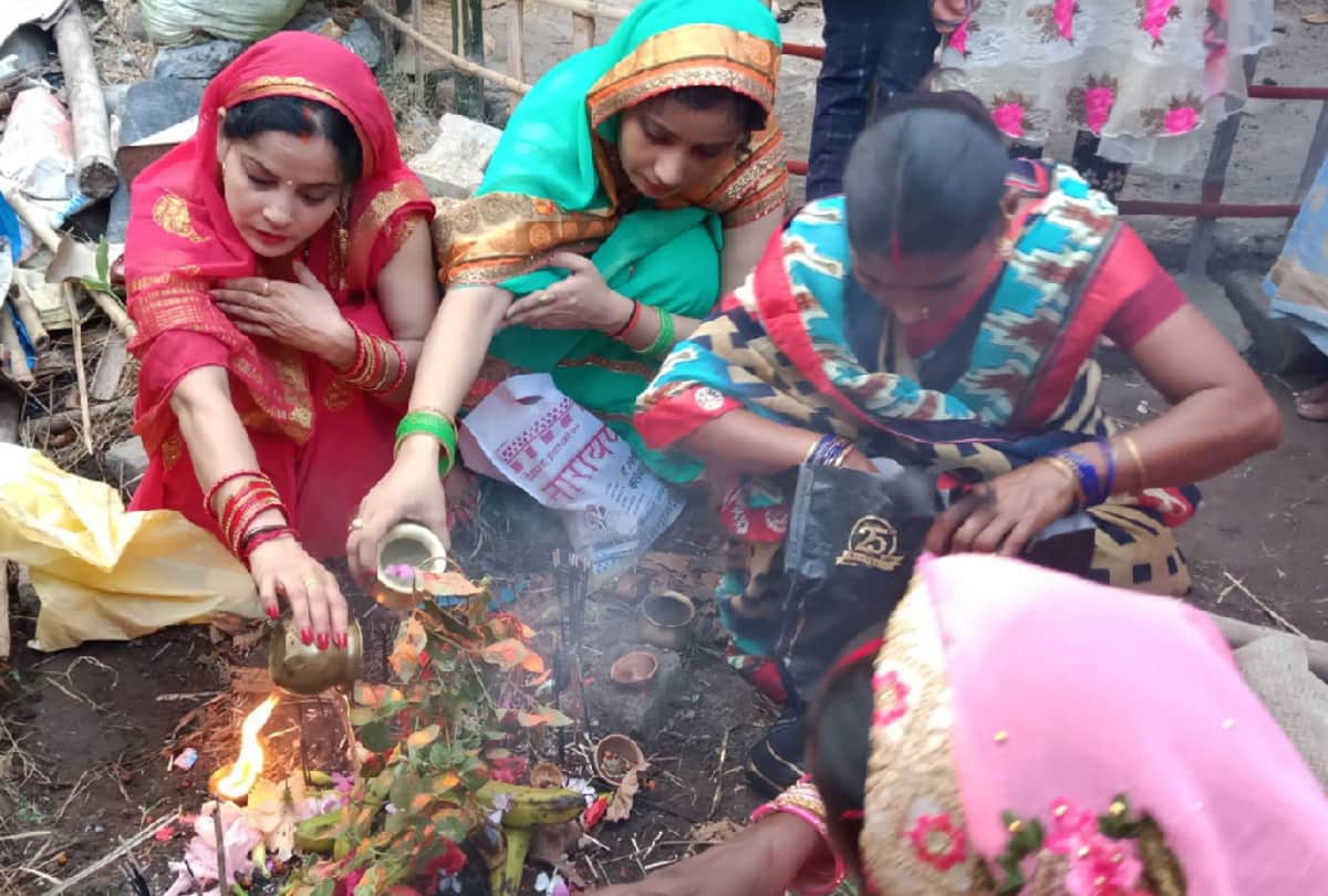 Mothers kept living alive Jivitputrika Vrat 2020 Nirjala fast for longevity of children