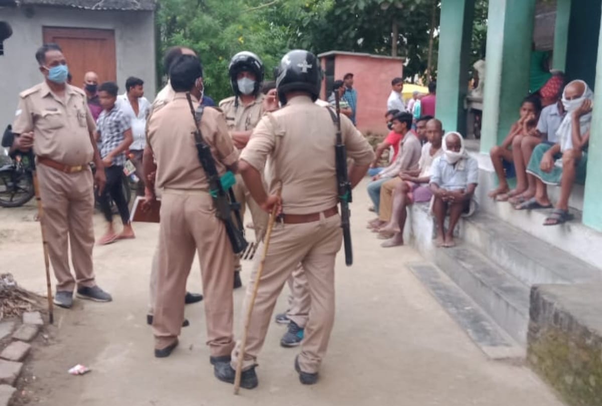 Lover reached girlfriend dead body his house in kushinagar
