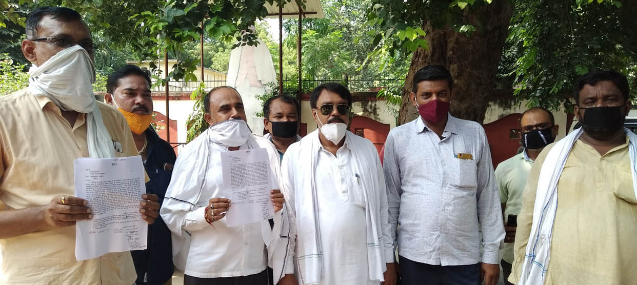 If payment is not made, the contractor will lock the Small Irrigation Office