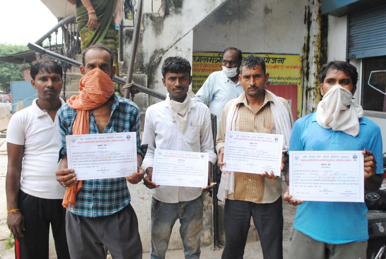 lakdi ke khilaune banane ke naam par mila favda in chitrakoot