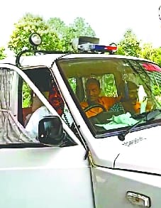 Bahdi SDM's driver shows friends sitting in a government car
