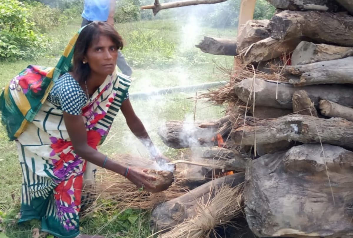Mother cremated son in maharajaganj