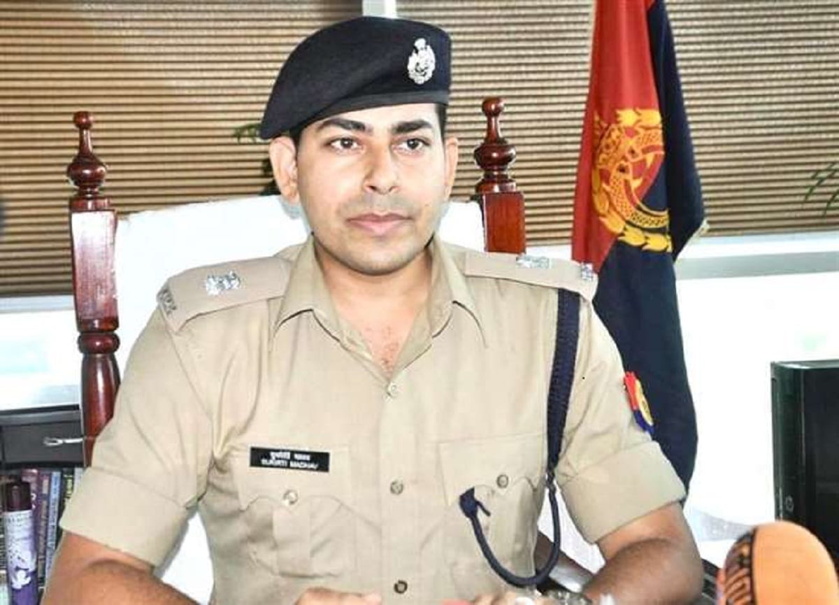 main khaki hun PM Modi had heard this poem, IPS officer who is writing, is posted in Varanasi