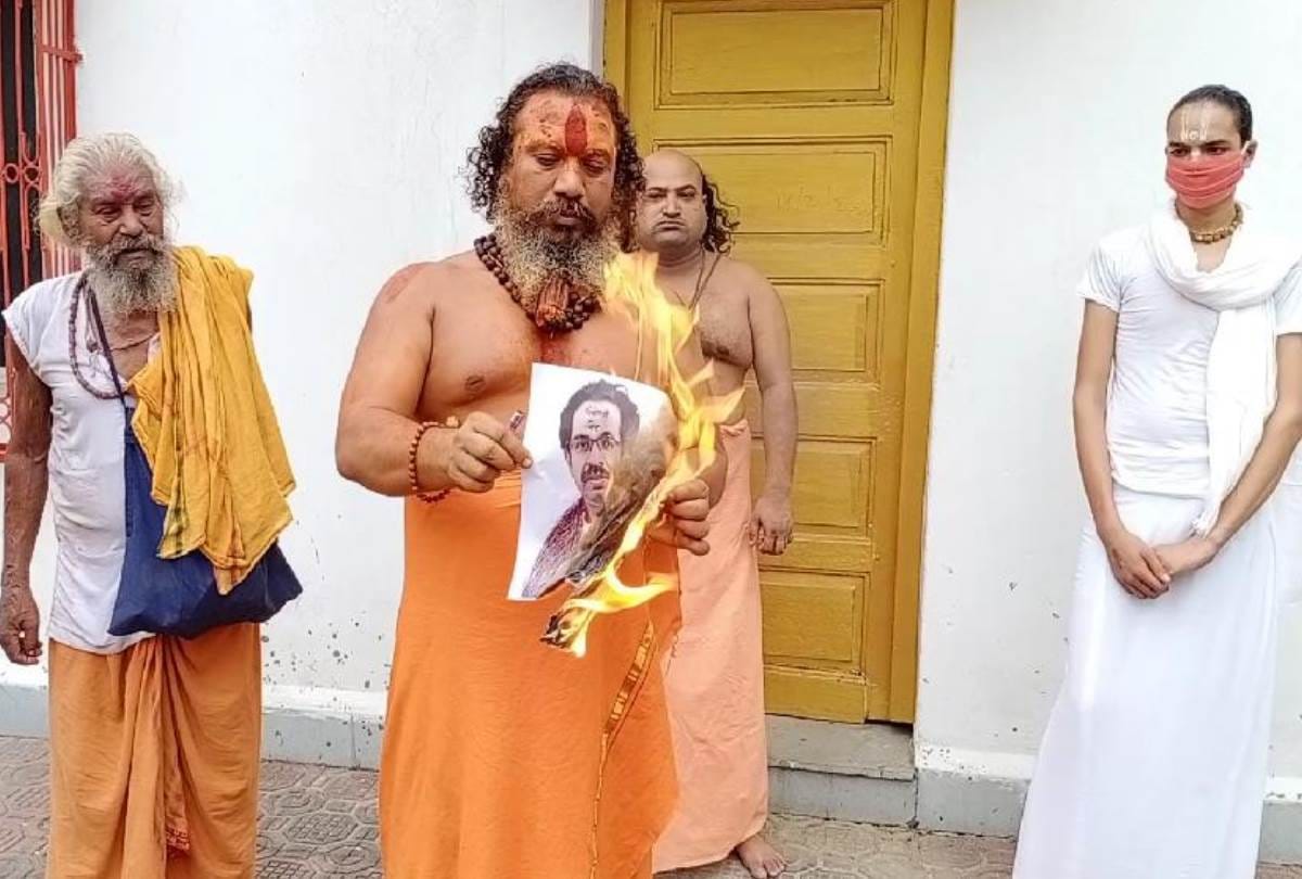 picture of maharashtra chief minister uddhav thackeray burnt in ayodhya