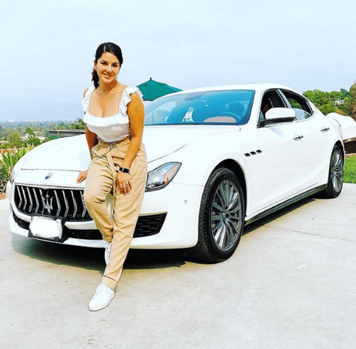 Bollywood Baby Doll Sunny Leone bought a new Maserati Ghibli