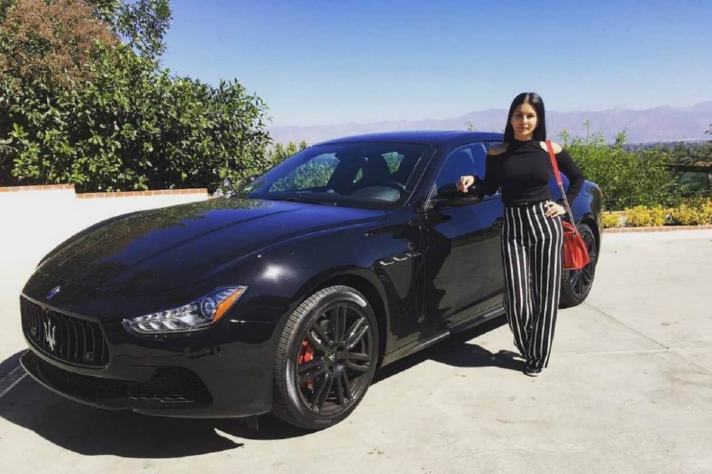 Actress Sunny Leone Birthday Special Know About Her Net Worth Car Collection House Income Lifestyle in Hindi