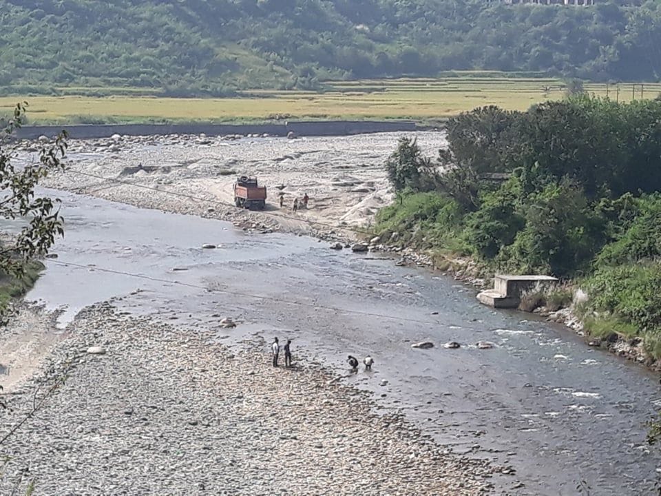 Stoning between two groups of illegal mining workers