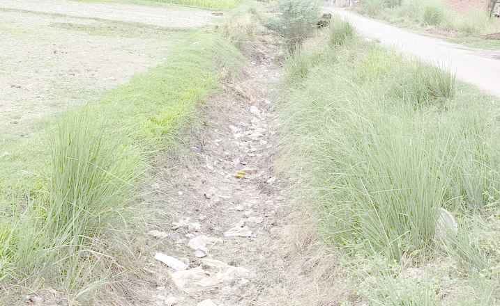 No water in canals, farmers upset