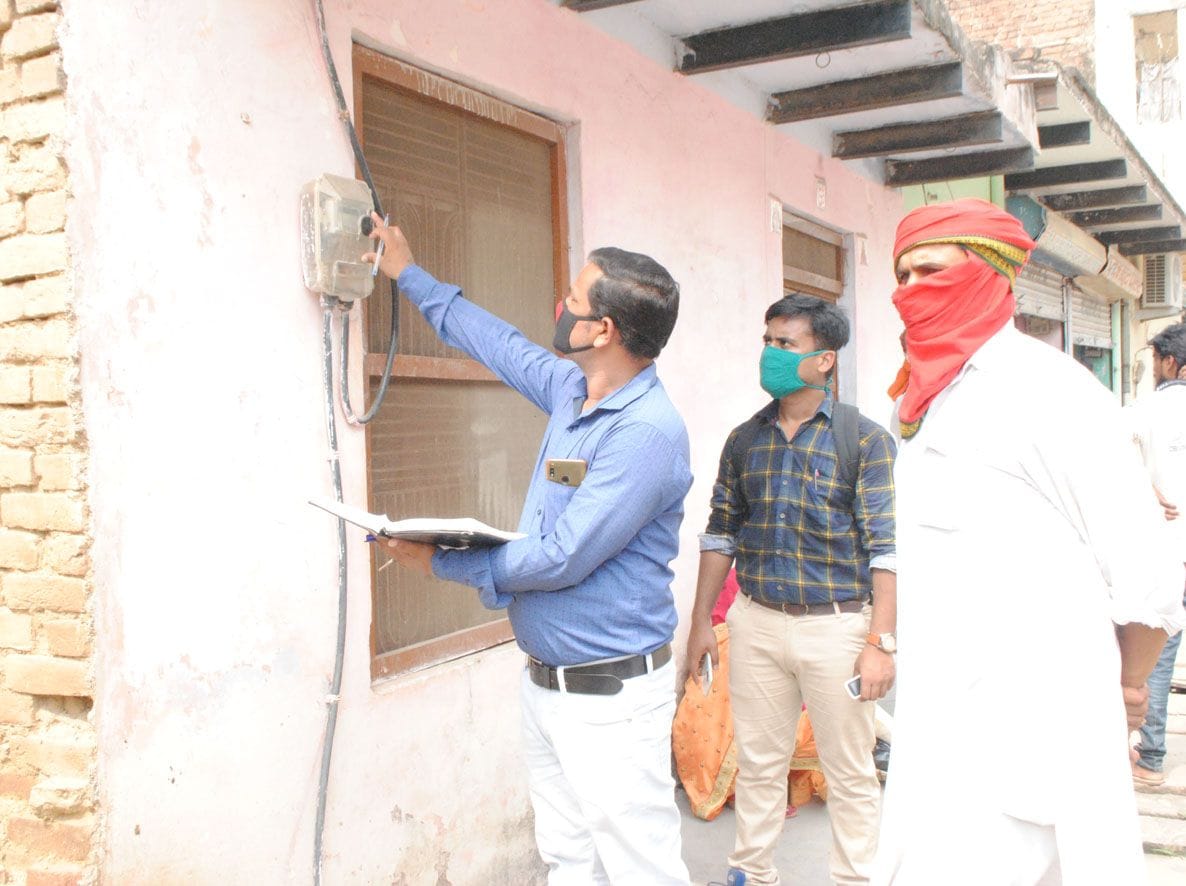 bijli vibhag ne panch lac bakaya vasoola