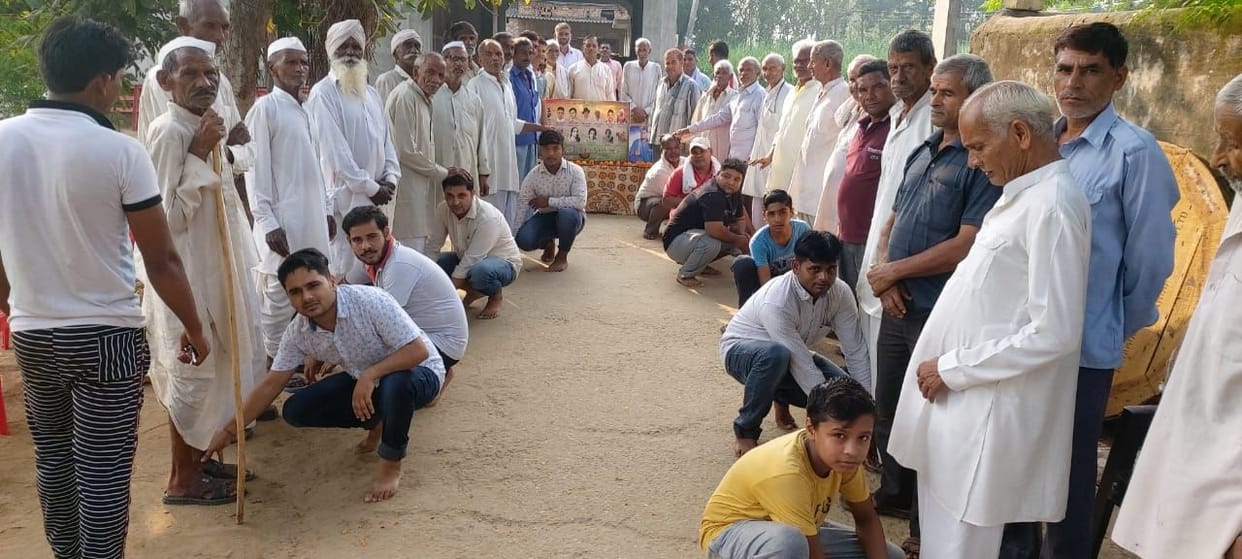 Worshiped the elderly by washing the Ganges water