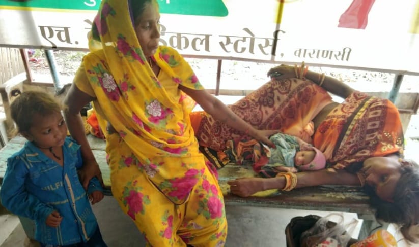 Woman of Jaunpur gave birth to baby at bus stand in Chandauli both safe