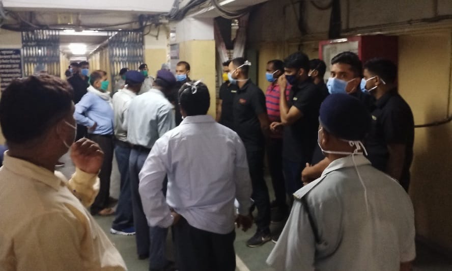 Junior doctors and students fight in BHU hospital varanasi news