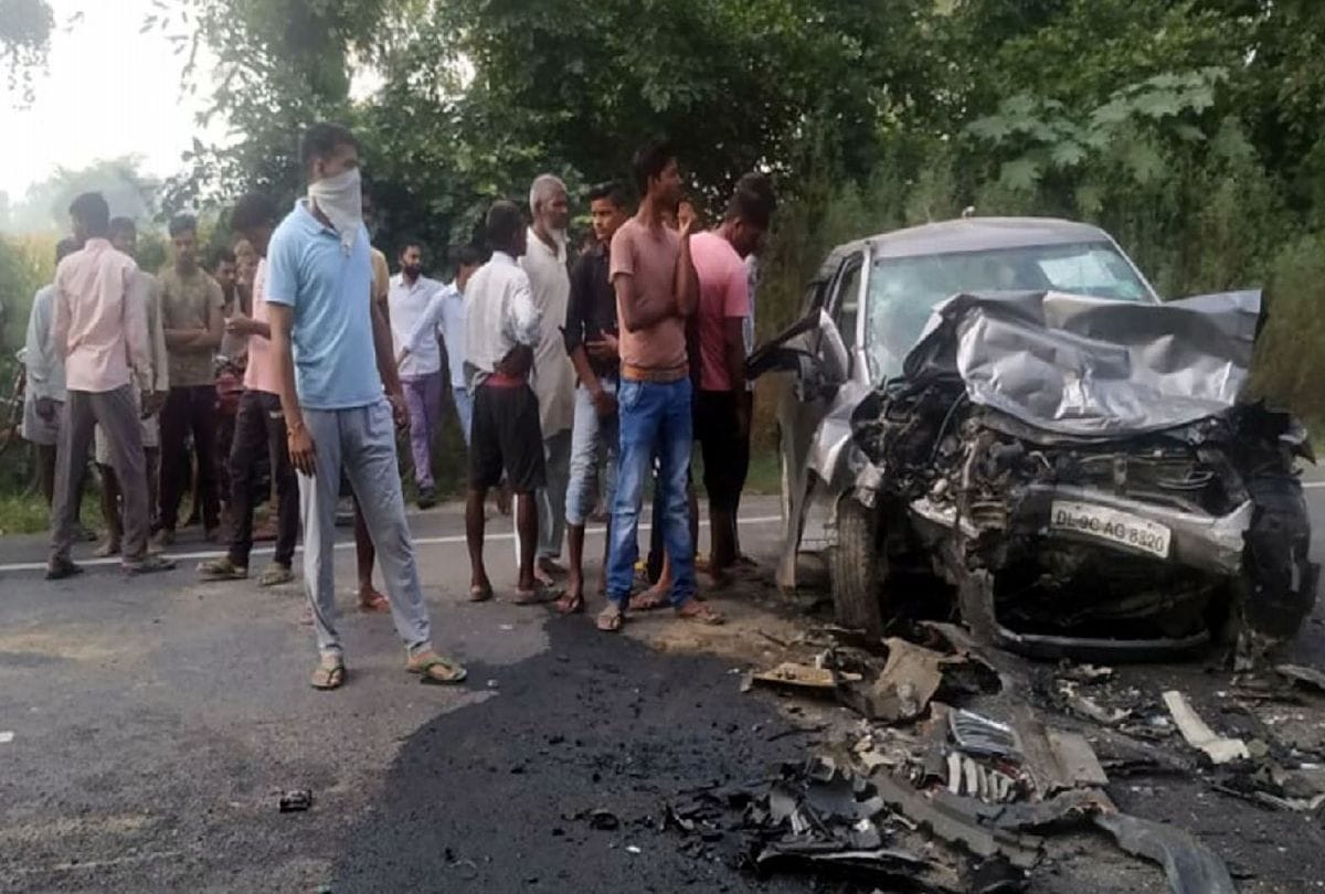 bmw car collided with another car four of a family dies in road accident in kasganj