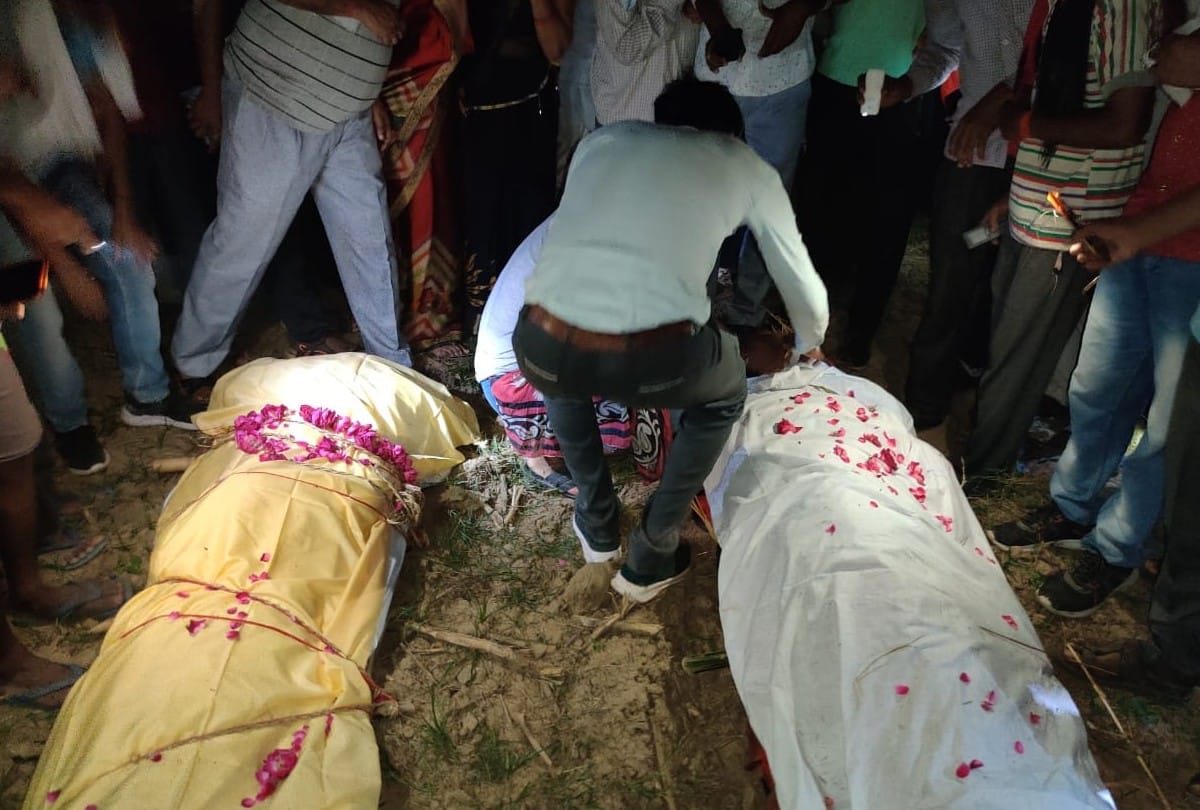 kasganj accident news: parents and two children were cremated together in firozabad