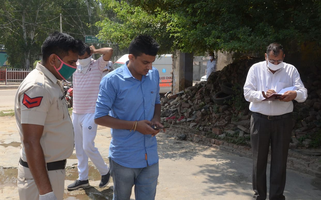 Dead body of man found in front of civil hospital, identification could not be done