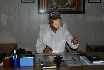Ghaziabad DM ajay shankar pandey angry over misuse of electricity in his office worked without ac or fan for time being set example