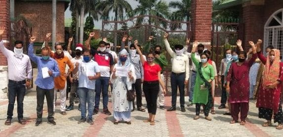 Parents protested at school gate regarding fee waiver