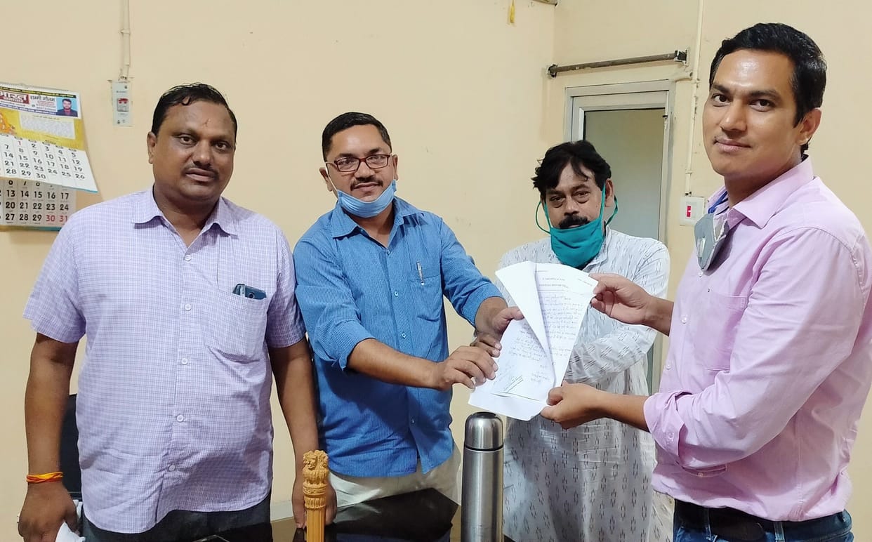 Hathras: Encroachment behind shops in Mandi committee, fear of theft