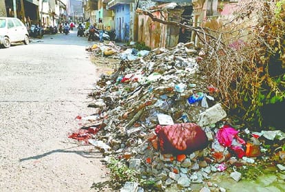 Sewer And Garbage Dumb Infront Of Nagar Nigam Members House