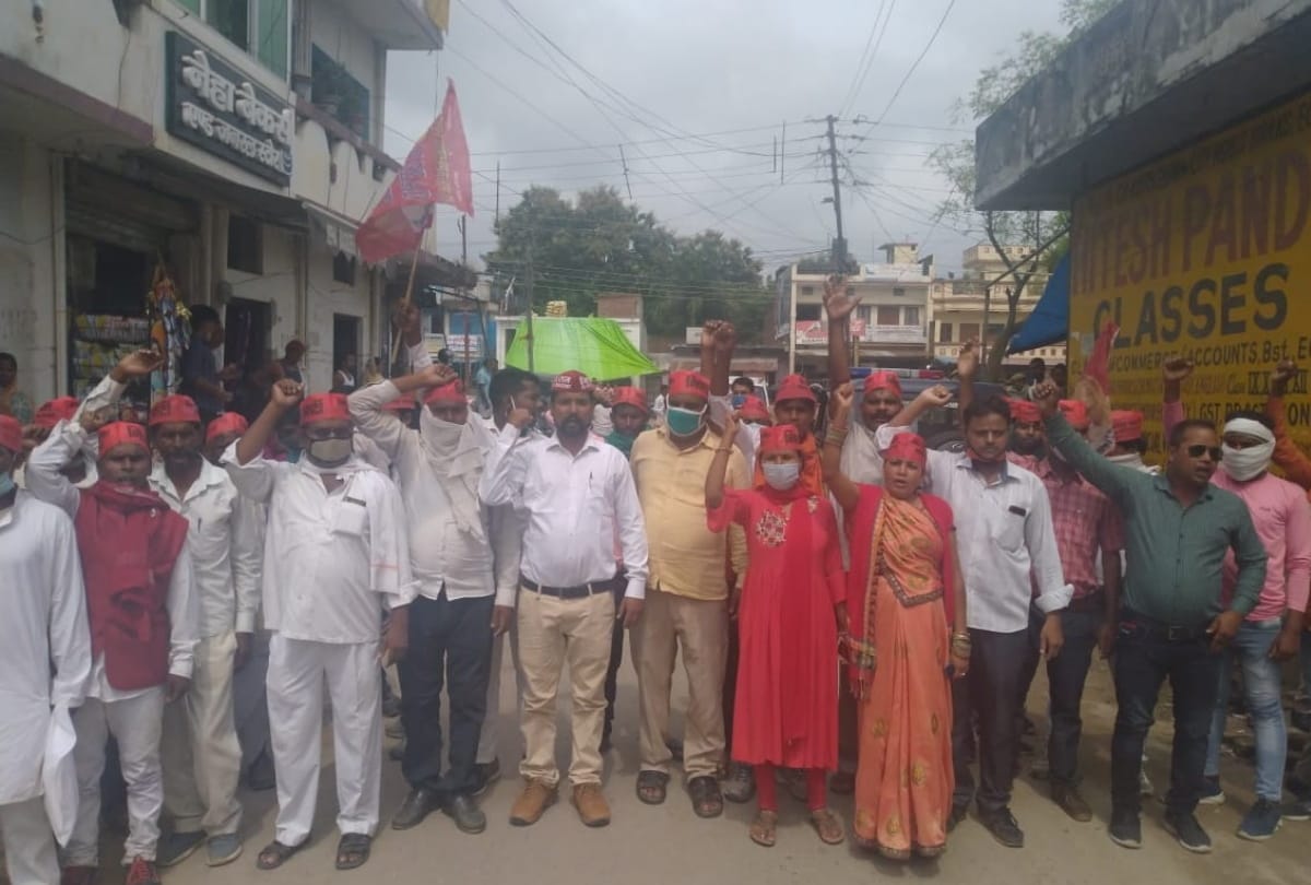 Nishad Party workers protest againts BJP in Gorakhpur